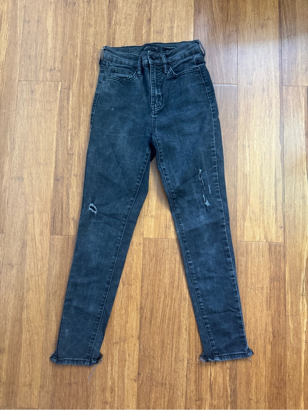 Women’s black skinny jeans